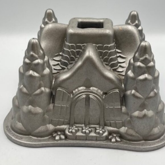 Nordic ware Castle Bundt Pan Cast Aluminum Non Stick 10 Cup Made USA - Picture 5 of 11